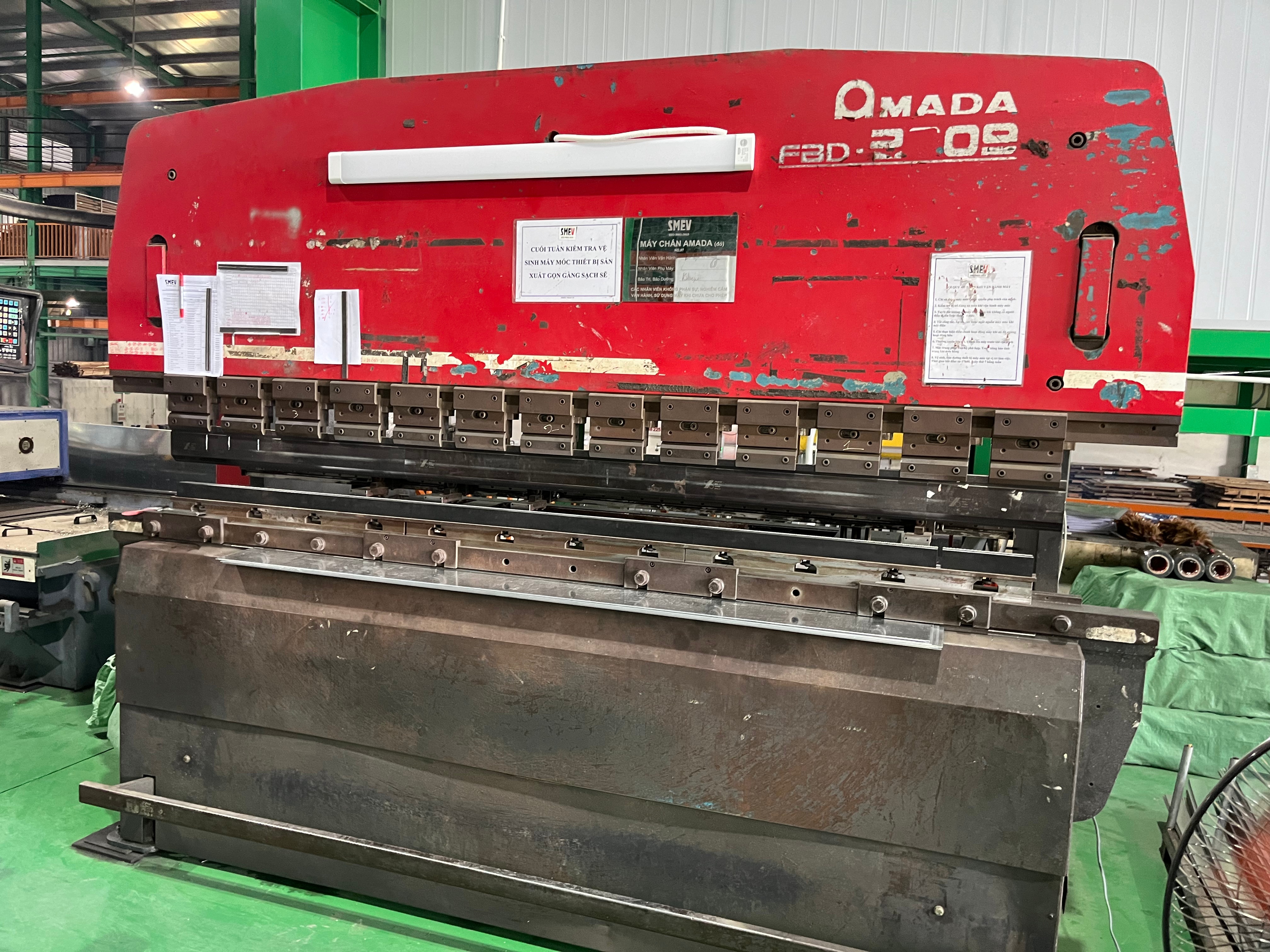 So Sánh Thang Máy Trục Vít vs Thang Máy Cáp Kéo: Lựa Chọn Nào Tối Ưu Cho Công Trình 2026?