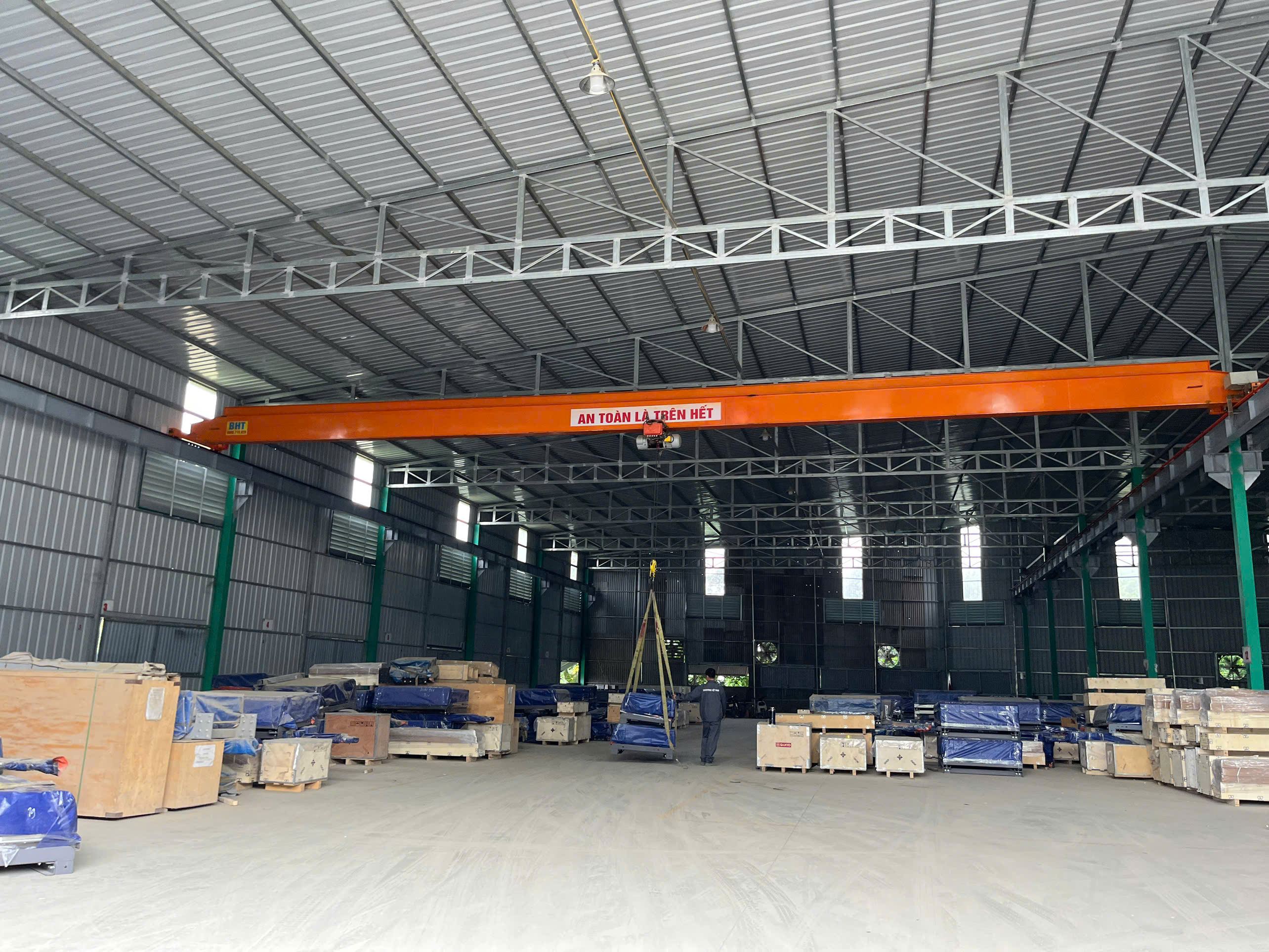 NHÀ CUNG CẤP THANG MÁY CHO CÔNG TY THƯƠNG MẠI: GIÁ CHƯA PHẢI YẾU TỐ QUAN TRỌNG NHẤT
